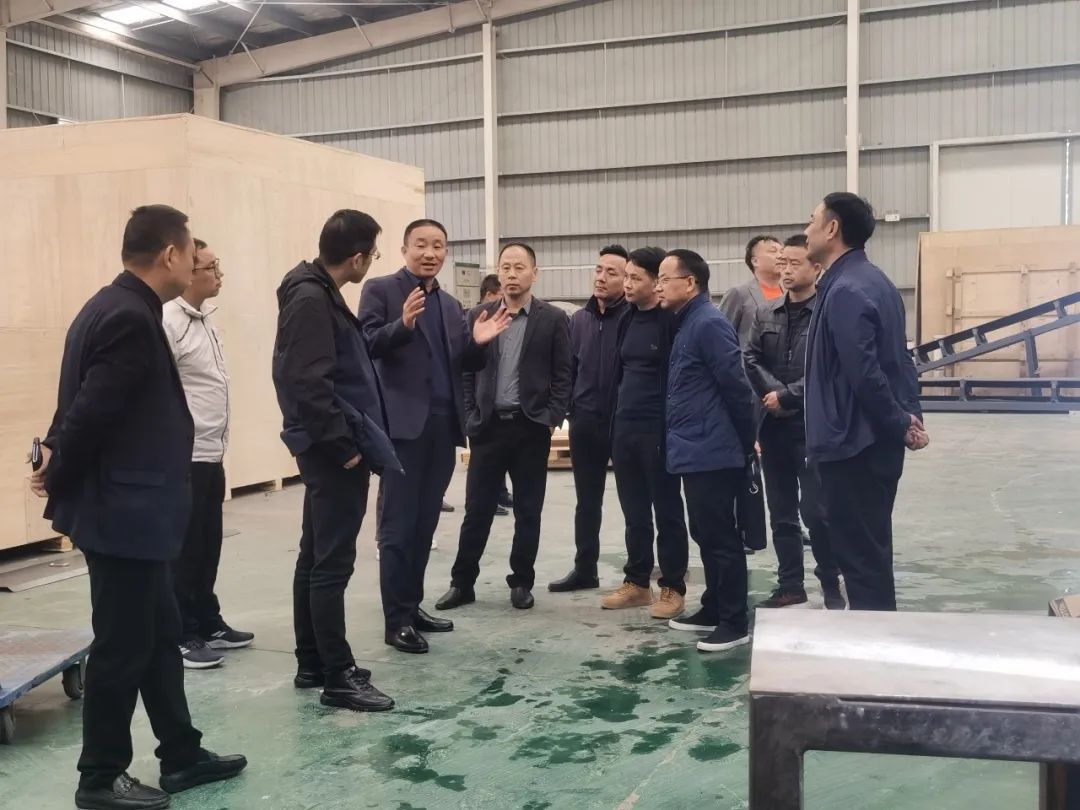 Nhiệt liệt chào mừng các nhà lãnh đạo và đoàn của ông từ Quận Jing đến thăm Mingde