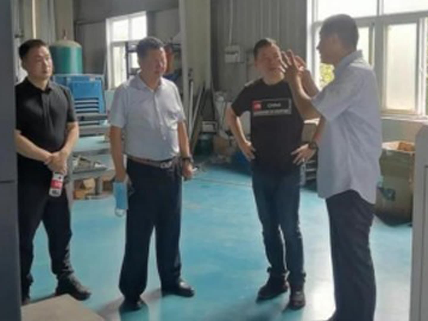 Các doanh nghiệp bột talc nổi tiếng ở thành phố Quế Lâm, tỉnh Quảng Tây đã đến thăm và kiểm tra máy phân loại trí tuệ nhân tạo Mingde Optoelectronics